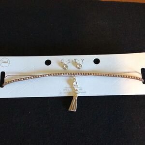 Necklace choker and Earrings New city New York￼
